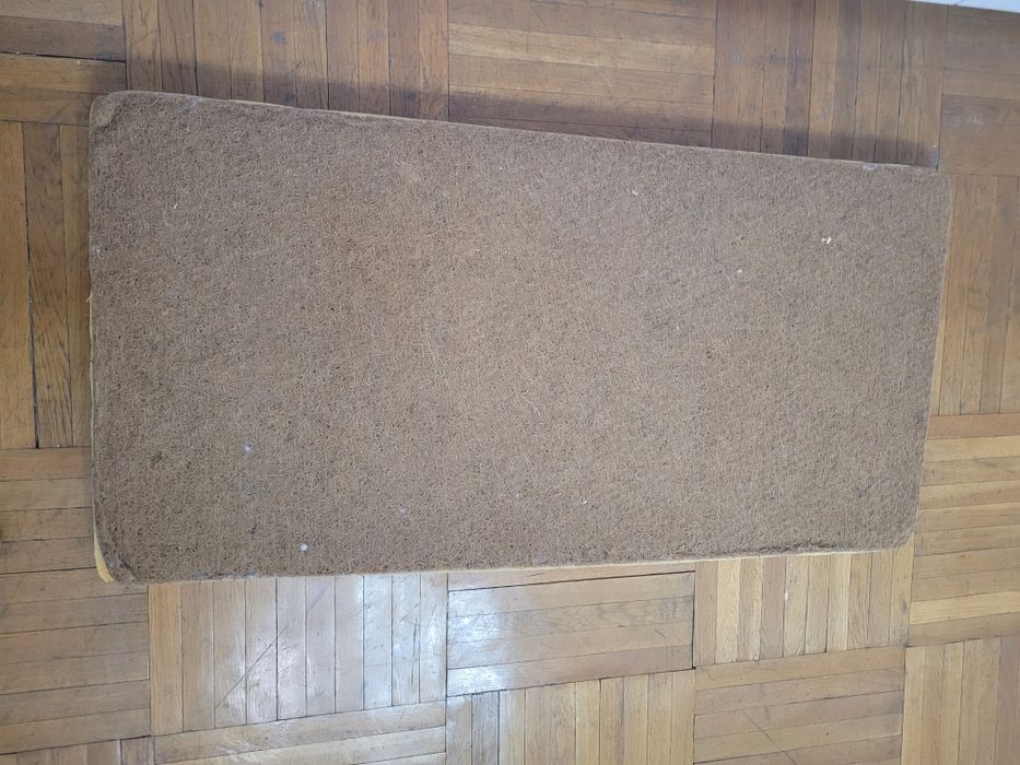 Vând   pătuț cu saltea