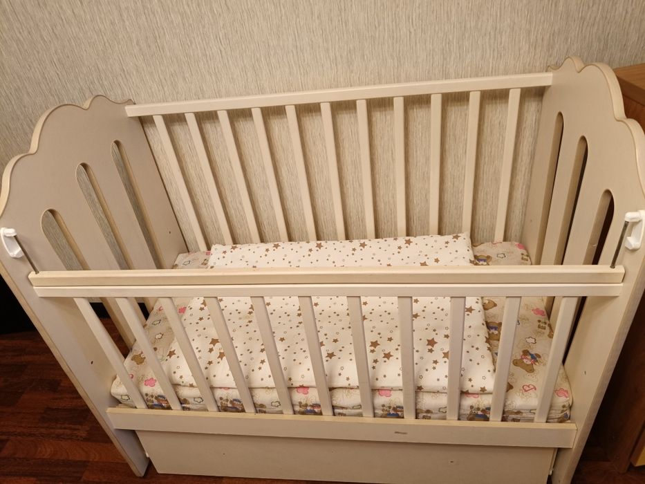 Детская кровать- манеж