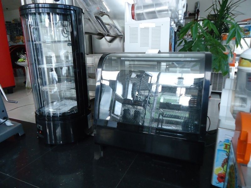 Хладилна Витрина за торти и сладкарски изделия настолна кръгла въртяща