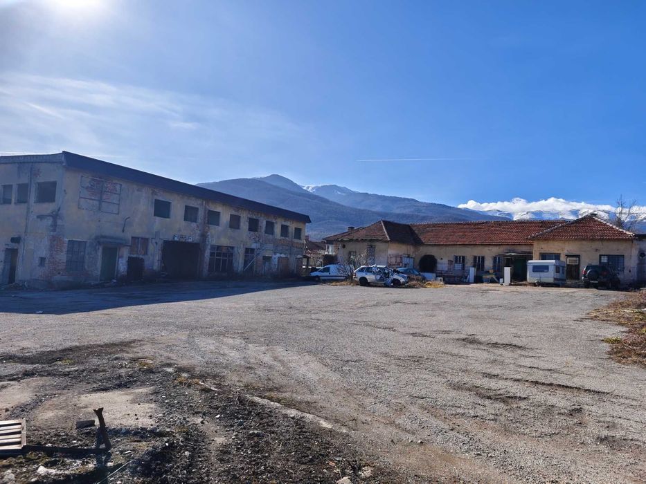 Продава се Промишлена сграда в Берковица - 5527 кв.м за 52 €/кв.м - Снимка #1
