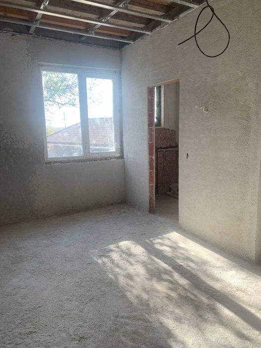 НОВА КЪЩА С ДВОР в с. Горни Домлян