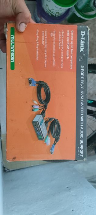 Продам KVM-переключатель (KVM-коммутатор) модели D-Link KVM-121.