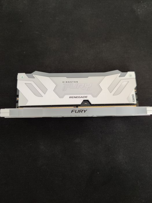 64GB 6000MHz CL32 DDR5 RAM Kingston Fury Renegade Alb 2 32GB