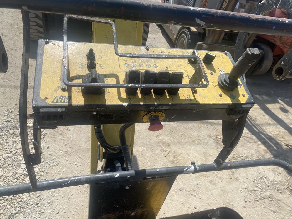 De vanzare sau da inchiriat nacela cu brat articulat