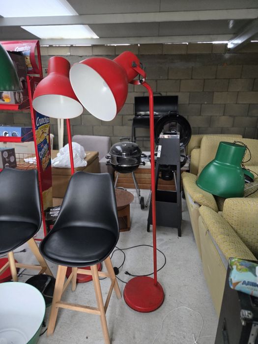 Лампи със стойка за под