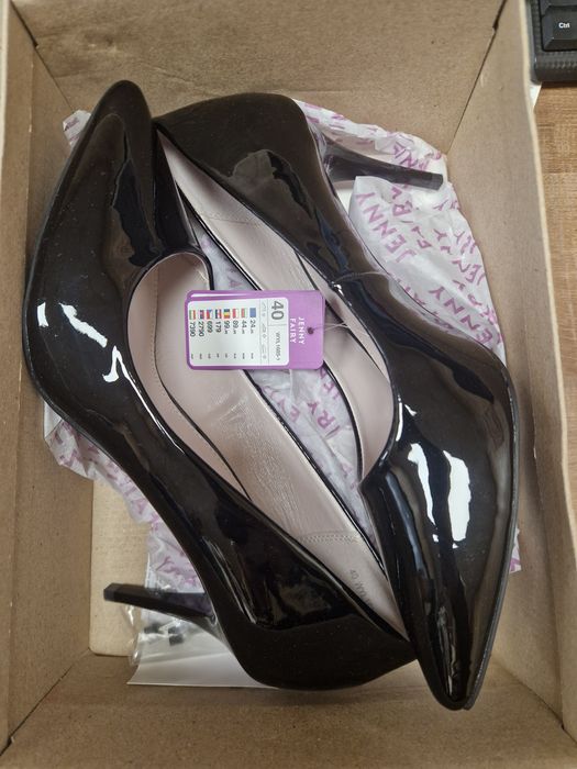 Официални обувки на ток - черен лак, 40