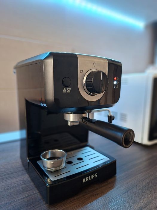 Espressor manual Krups, 1050 W, 15 bar, 1.5 L, Dispozitiv spumare