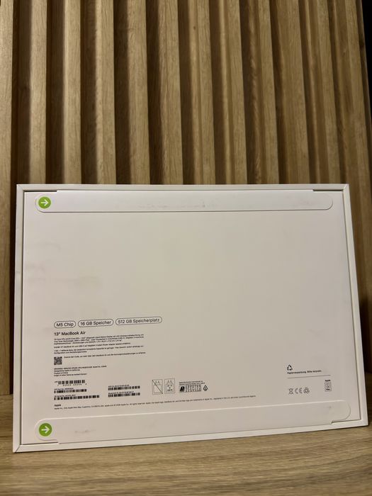 MackBook Air 13” M5 16GB  RAM 512GB Sigilat