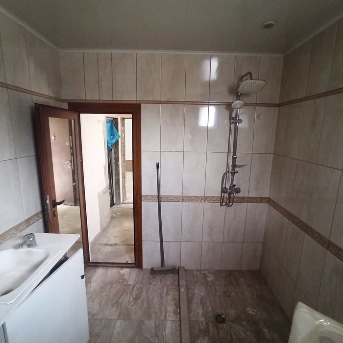 Партерен апартамент 52кв.м. и гараж 20 м2 към него( топла връзка)
