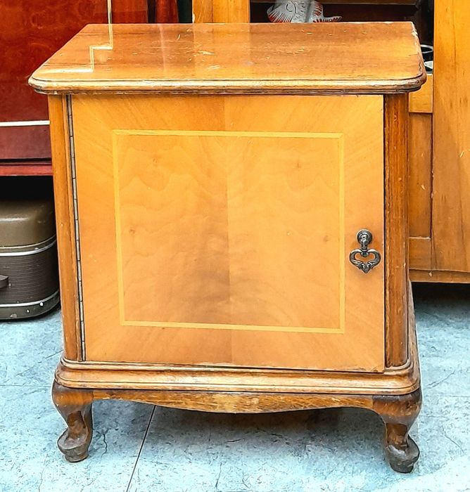 Тумбочки деревянные. Ретро.