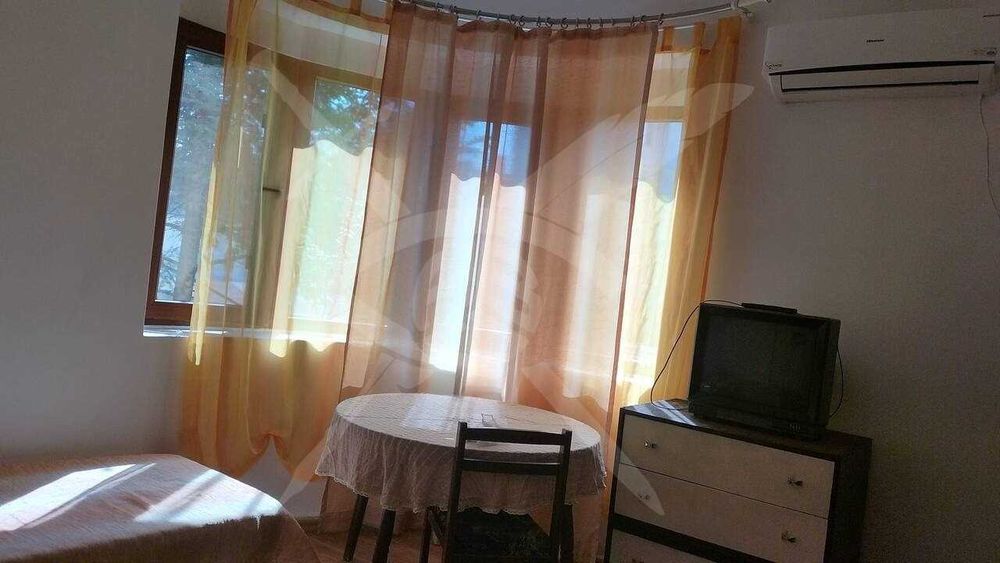 Едностаен - Център