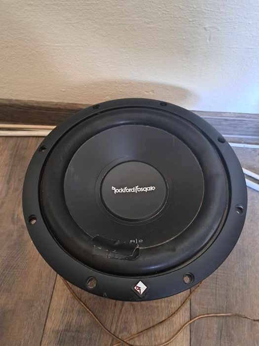 Vând subwoofer rockford