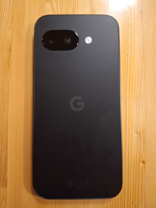 Google Pixel 9a на 3 месеца със спукан дисплей
