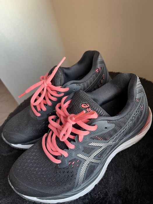 Нови маратонки Asics