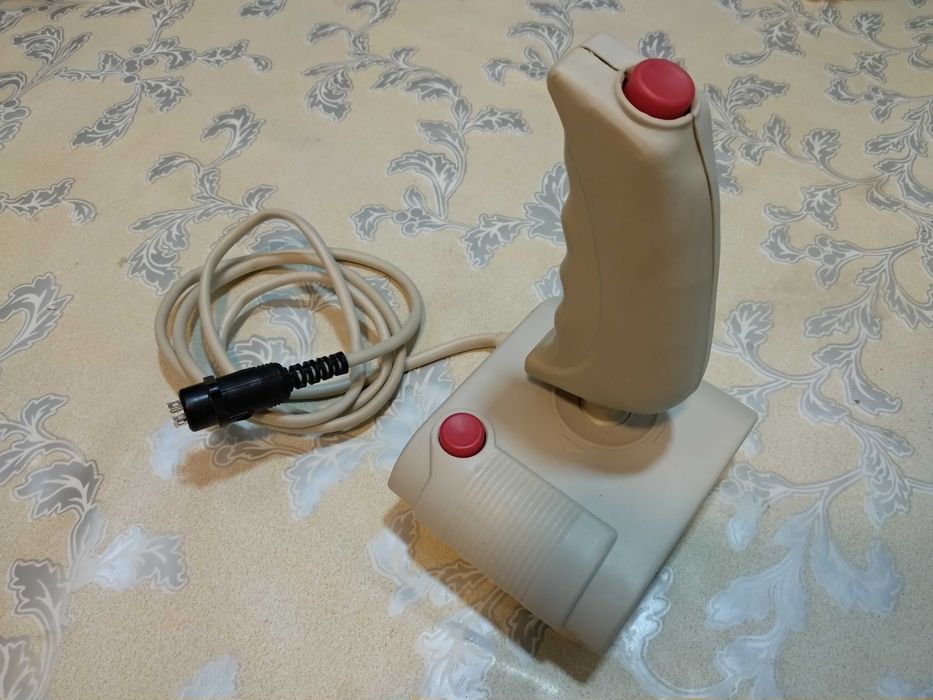 Джойстик от старой игровой приставки.