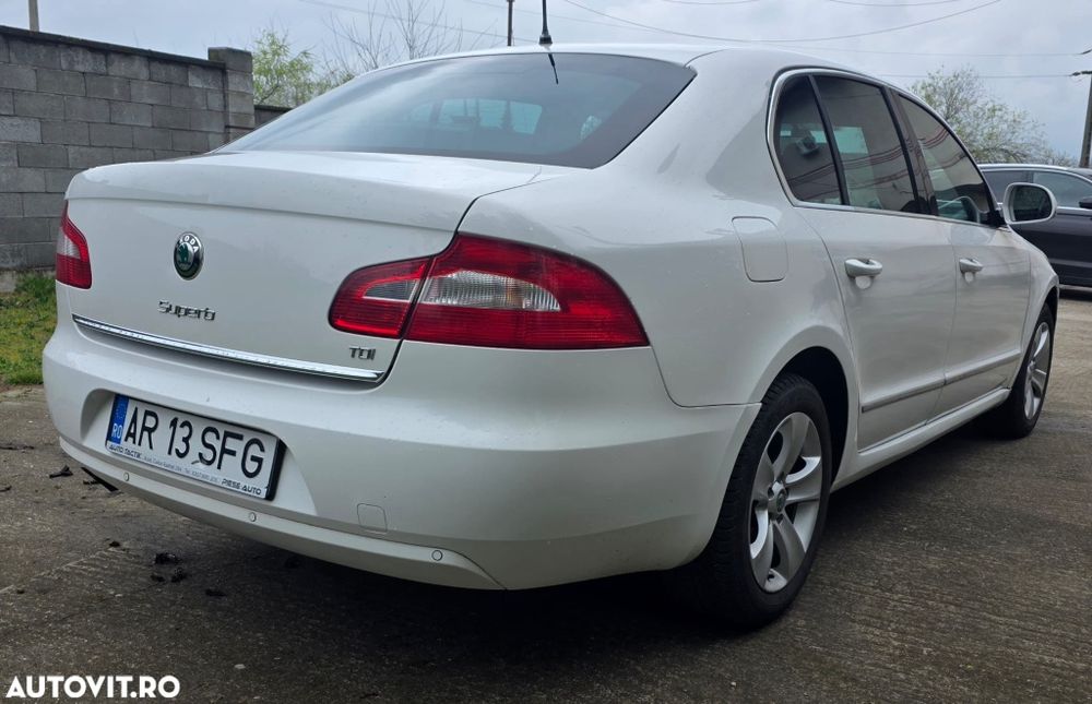 SKODA Superb 2011 — imagine 3