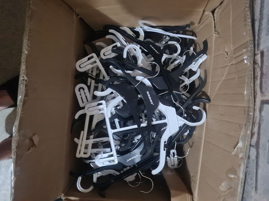 Отдам даром вешалки