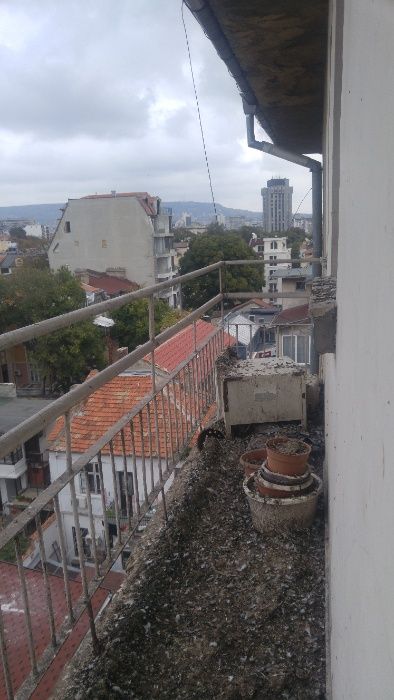 Обезпаразитяване на подпокривни пространства. Пръскане срещу хлебарки.