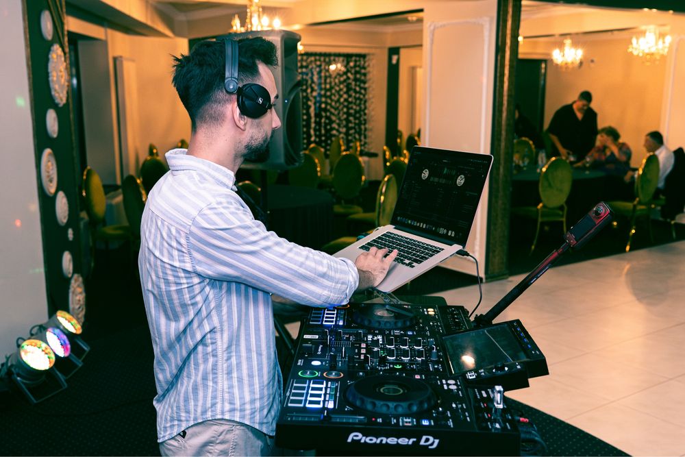 Fotograf Eveniment DJ Private Nunta Botez Majorat Colaborare închirier