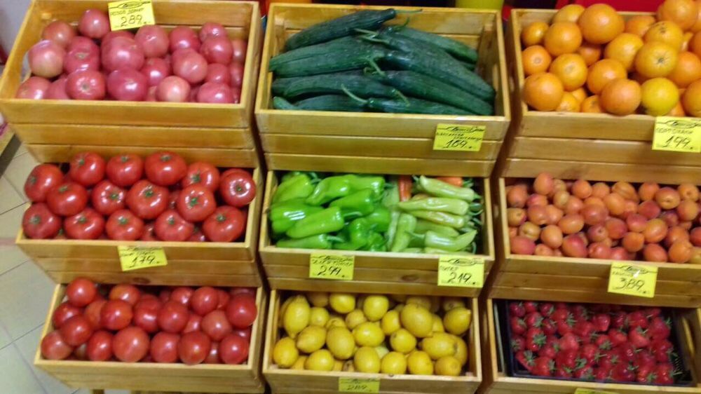 Дървен стелаж ръчна изработка