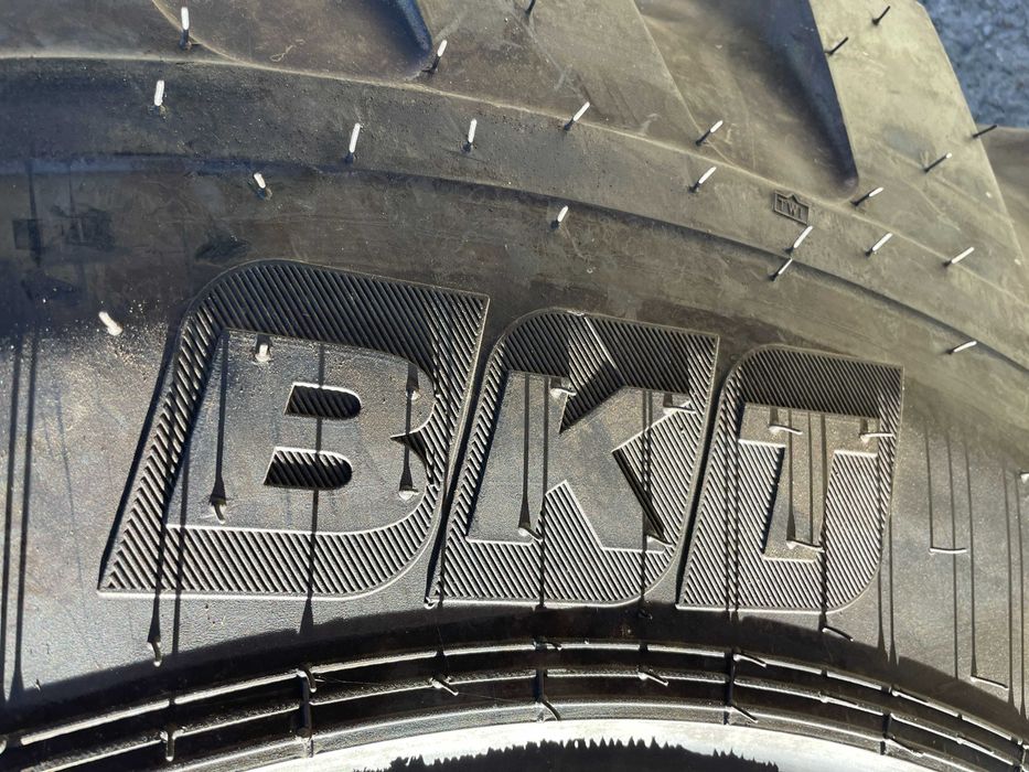 Anvelope noi de buldo spate cu 14PR 16.9-28 BKT 2 ani garantie