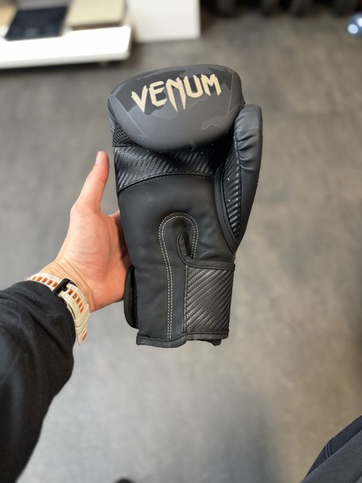Боскови ръкавици Venum 12oz