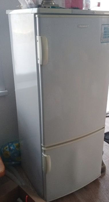 Продам холодильник рабочий торг)!