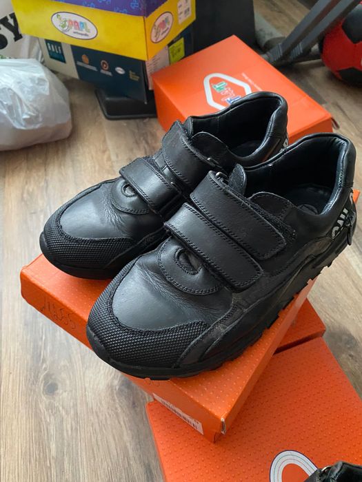 Продам детскую обувь