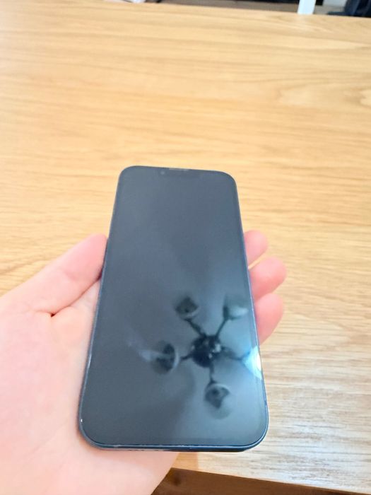 Vând iPhone 13 stare buna