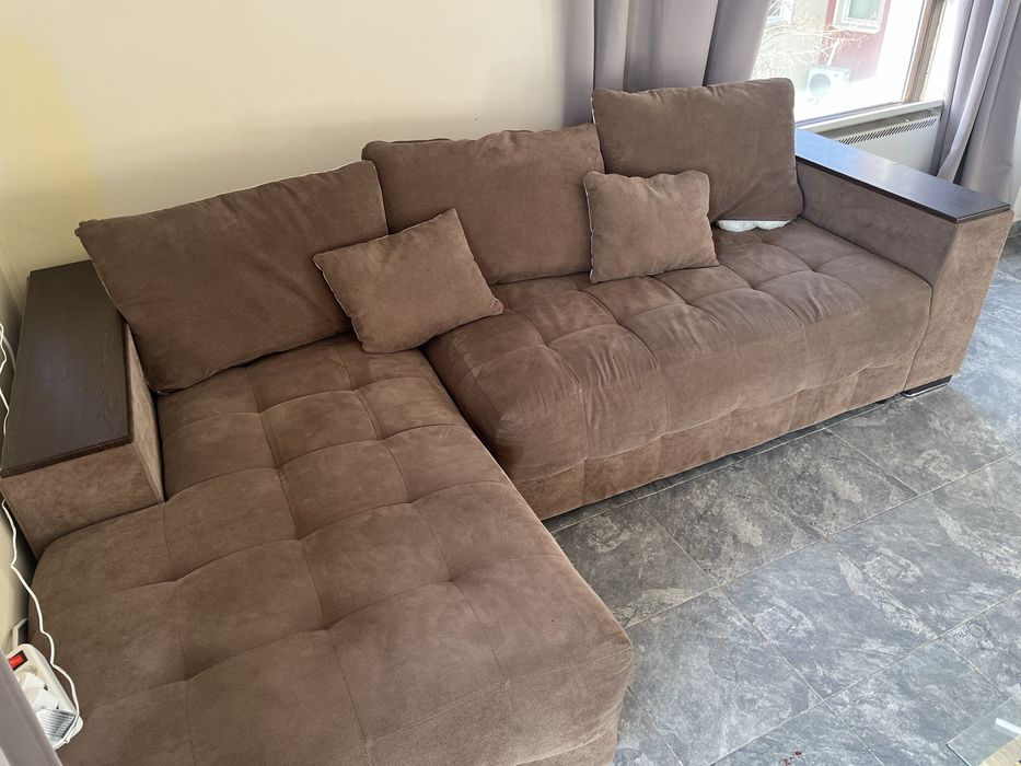 Кафяв ъглов диван