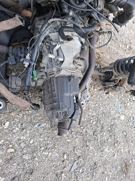 Vand cutie viteza electromotor  vw passat motor 16 benzina an 1997