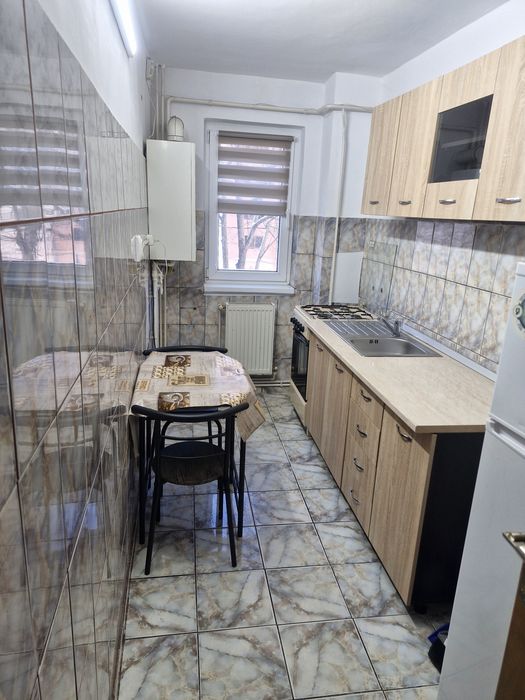 Apartament de închiriat 2 camere zona plantelor!!