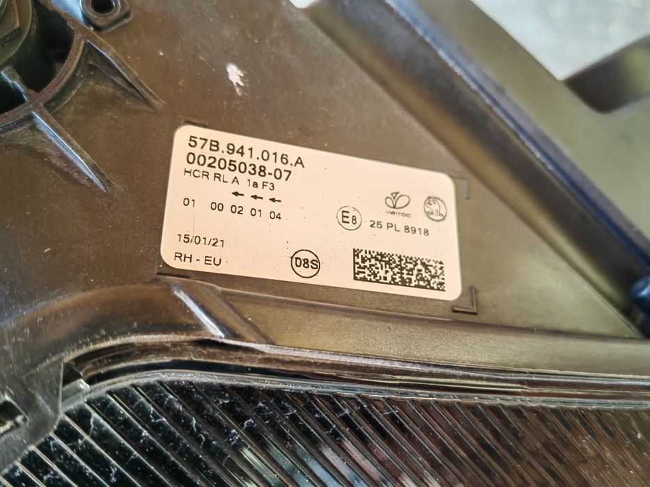 Фар Skoda Karoq H7 + LED десен / Фар Шкода Карок Оригинален