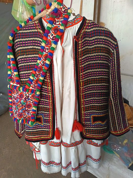 Costume de oaș bărbătesc și de damă de vânzare.