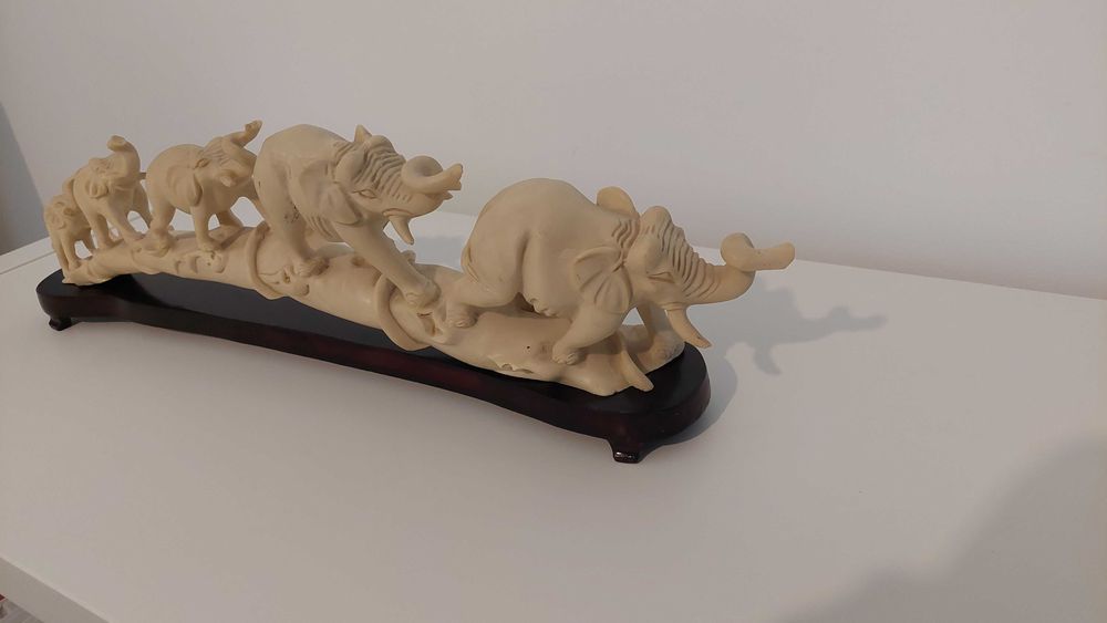 Decoratiuni interior - Elefanti si sabie dinozaur