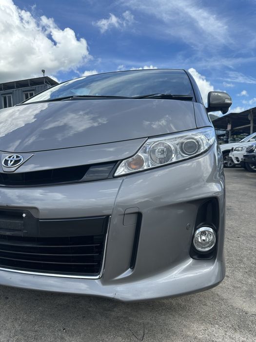 Toyota estima естима