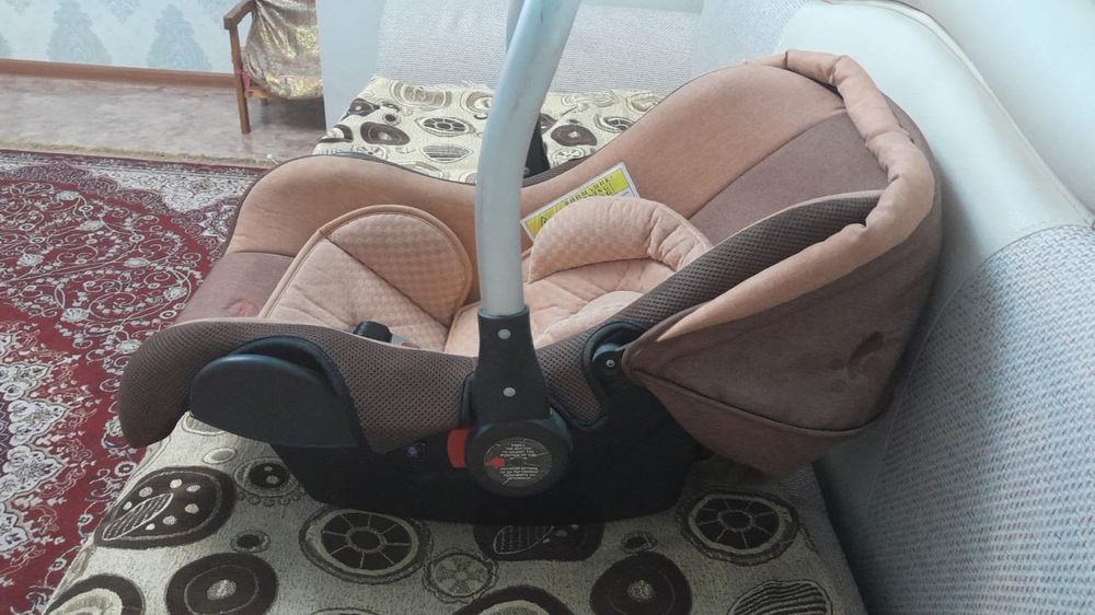 Авто кресло почти новый