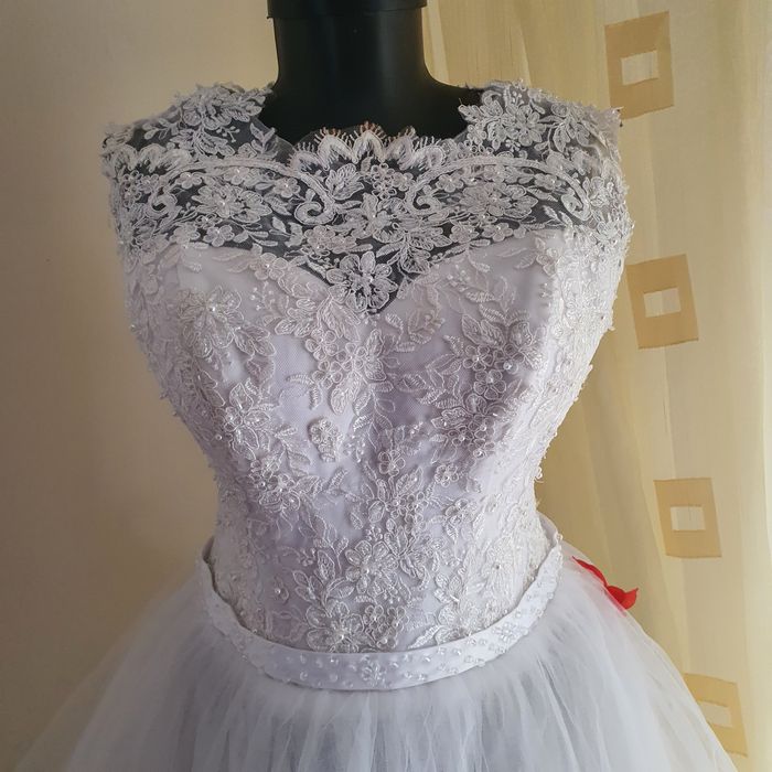 Rochie de mireasa cu crinolina ieftina