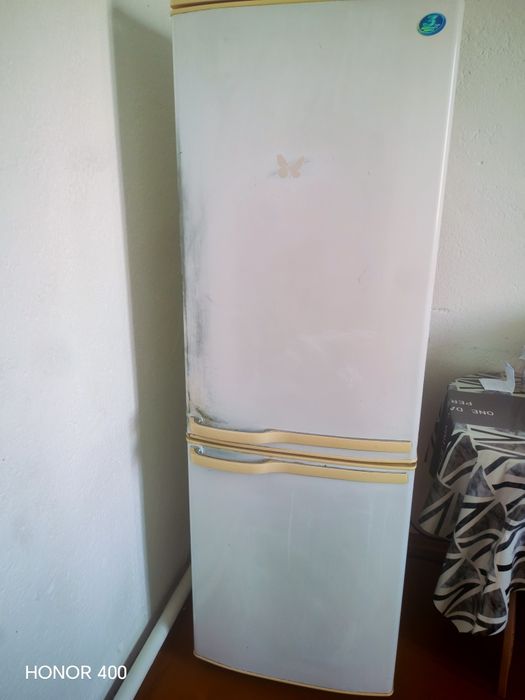 Холодильник работает