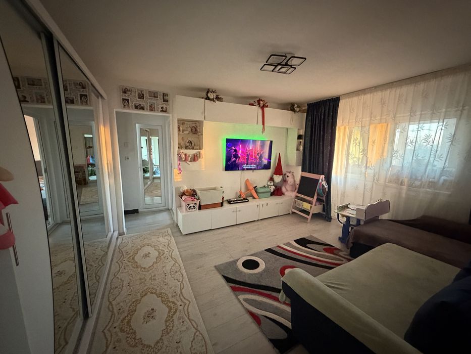 Apartament 2 camere semi-decomandat