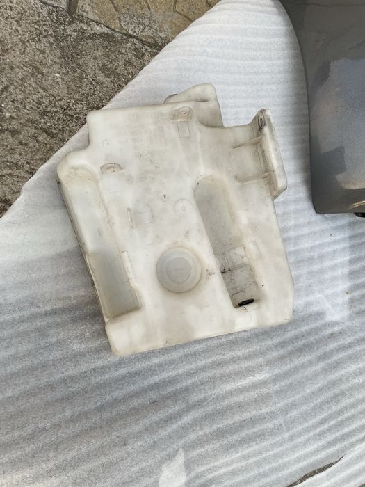 VW Golf 6 Казанче за течност