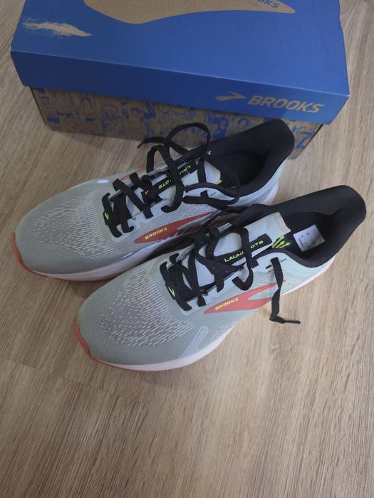 Brooks noi marimea 39