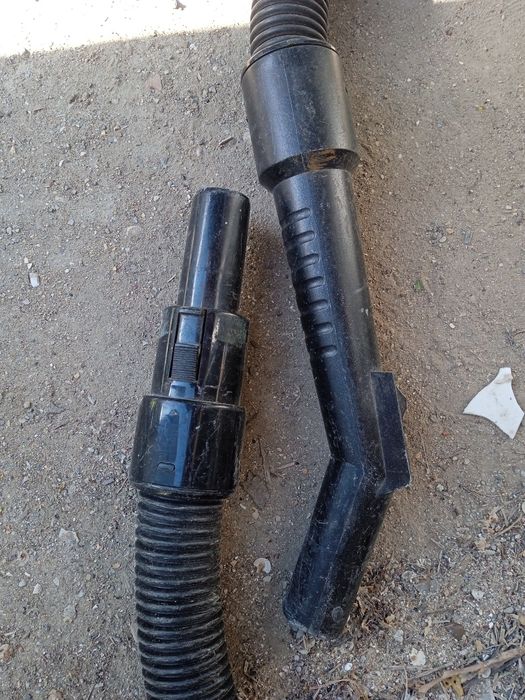 Шланги и щетки от пылесоса