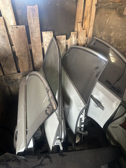 Леви и десни врати предни и задни infiniti fx30/Qx70 инфинити фх