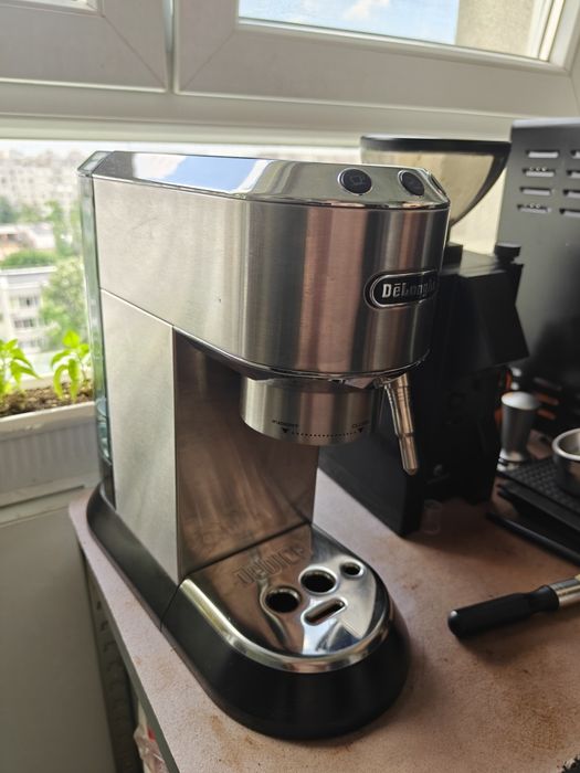 Espressor DeLonghi Dedica EC685.M cu pachet complet de accesorii in garanție