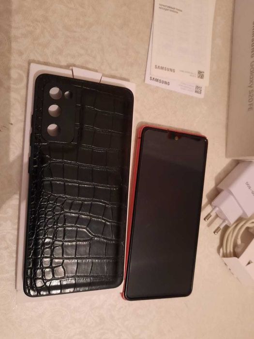 Продам телефон Самсунг S 20 Fe