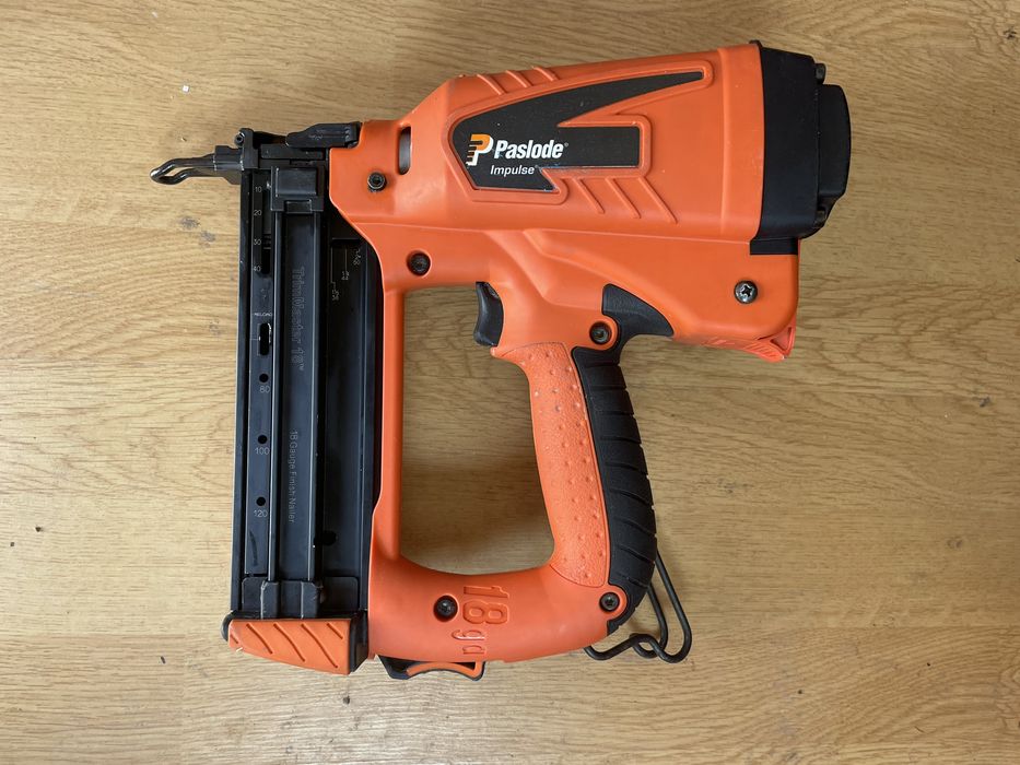 Pistol de cuie paslode