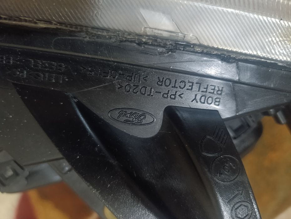 Фара  на форд фокус 2