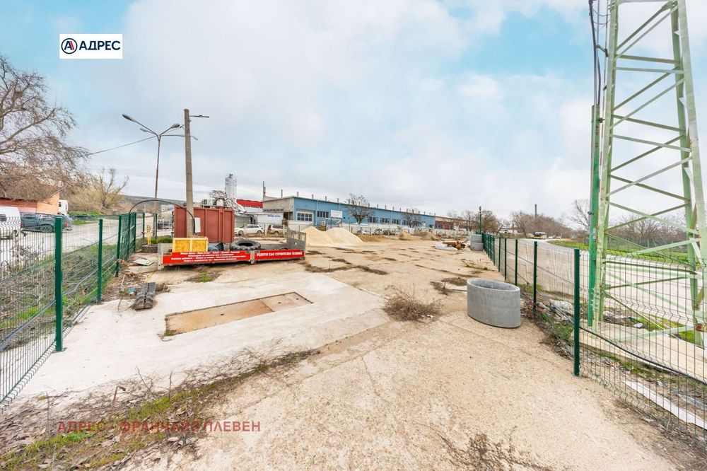 Продава се Парцел в Плевен, Индустриална зона - Запад - 986 кв.м за 57 €/кв.м - Снимка #2