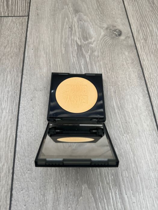 Huda Beauty Easy Bake пусра